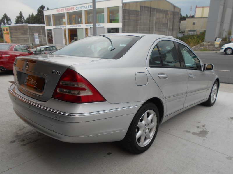 MERCEDES-BENZ CLASE C C270CDI ELEGANCE 170CV AUTOMATICO