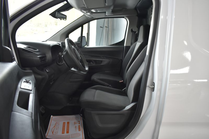 OPEL COMBO  3 PUERTAS FURG�N CARGO L 650KG DIESEL 1.5 100CV