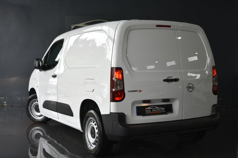 OPEL COMBO  3 PUERTAS FURG�N CARGO L 650KG DIESEL 1.5 100CV