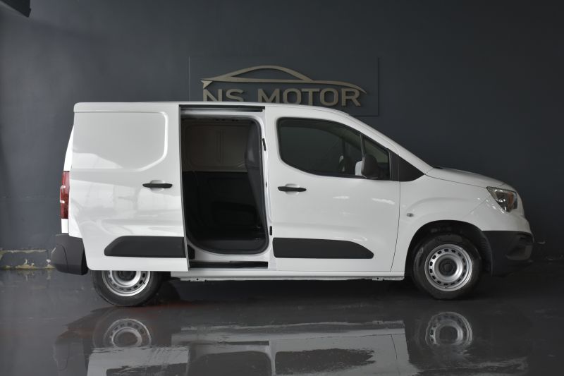 OPEL COMBO  3 PUERTAS FURG�N CARGO L 650KG DIESEL 1.5 100CV