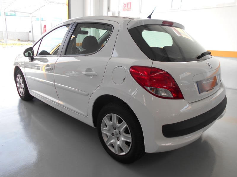 PEUGEOT 207 1.4 HDI 70
