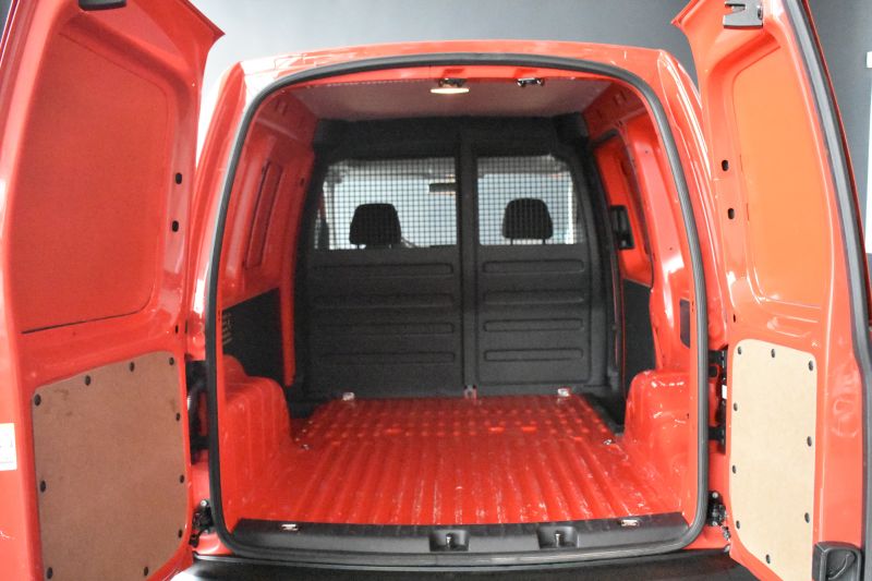 VOLKSWAGEN CADDY PROFESIONAL FURGON 2.0 TDI 75 BMT NACIONAL - UNICO PROPIETARIO - IVA DEDUCIBLE