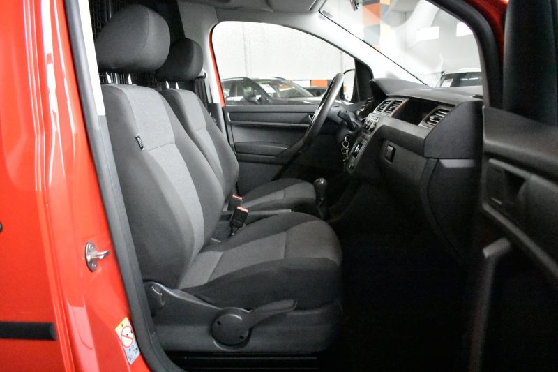 VOLKSWAGEN CADDY PROFESIONAL FURGON 2.0 TDI 75 BMT NACIONAL - UNICO PROPIETARIO - IVA DEDUCIBLE