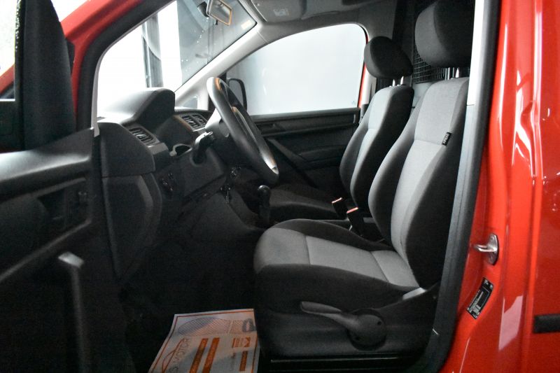 VOLKSWAGEN CADDY PROFESIONAL FURGON 2.0 TDI 75 BMT NACIONAL - UNICO PROPIETARIO - IVA DEDUCIBLE