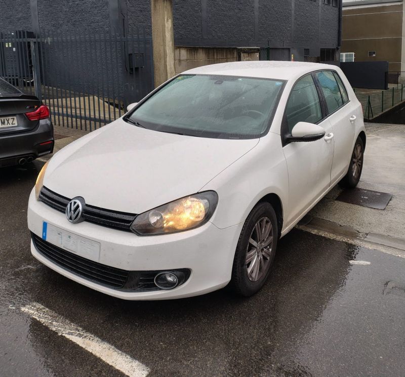 VOLKSWAGEN GOLF 1.6 TDI 105CV VOLKSWAGEN GOLF 1.6 TDI 105CV