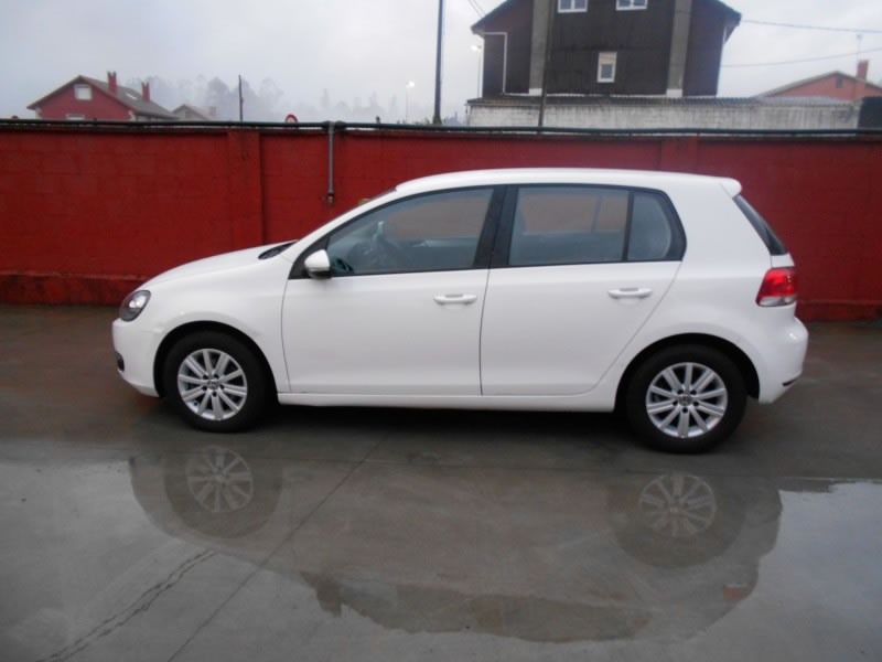 VOLKSWAGEN GOLF 1.6 TDI 105CV VOLKSWAGEN GOLF 1.6 TDI 105CV