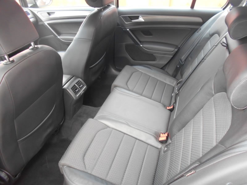 VOLKSWAGEN GOLF VII 2.0 TDI 150 SPORT