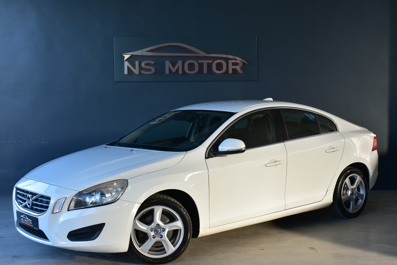 VOLVO S60 1.6 DRIVE MOMENTUM 115CV VOLVO S60 1.6 DRIVE MOMENTUM 115CV